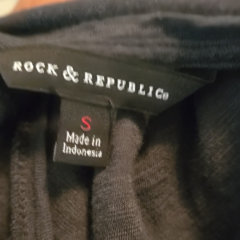 Rock & Republic Dark Gray Top - Picture 5 of 7